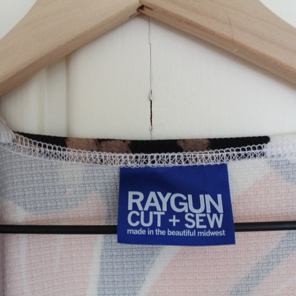 Raygun Print Shawl - Picture 3 of 5
